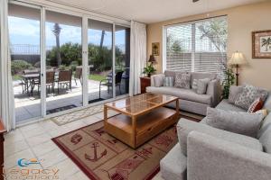 IP116-3 Bed Condo with Complimentary Beach Service