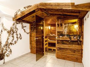 Apartment Dreizimmer- by Interhome