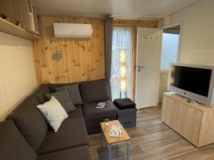 Holiday Home Tiny Haus Auszeit am See by Interhome