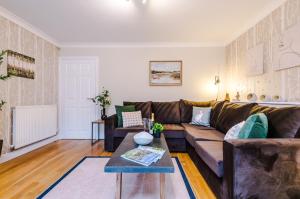 NEW! Incredible Home In Northwich By 53 Degrees Property, Perfect For Groups, FREE Parking!