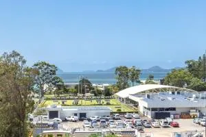 Ash Haven, 19 Ash St - views, pool, air con, boat parking, Wi-Fi - Lemon Tree Passage