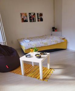 City Center White Apartment!