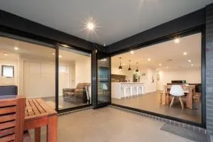 Modern Home for Large Groups or Families - White Hills