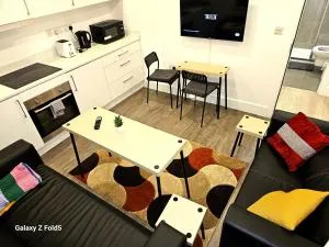 LONDON SLEEPHOUSE PARTYING Is NOT ALLOWED PLS - Eltham