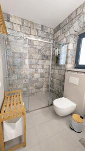 Mad Wall Apartment - Kyziridi House