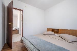 Seaside secluded apartments Cove Vela Borova, Korcula - 15062