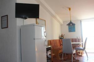 Apartments with parking space Rab - 14792