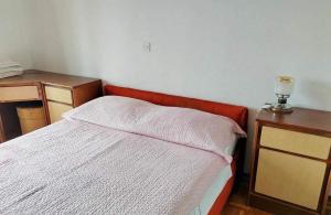 Apartments with parking space Rab - 22497