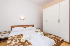 Apartments with parking space Barbat, Rab - 22498