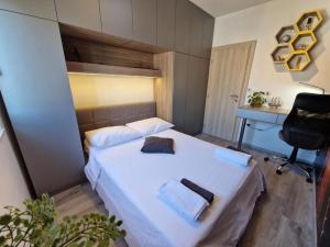 Apartments with parking space Trogir - 22505