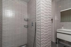 Apartments with parking space Trogir - 22505