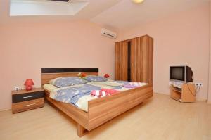 Apartments with a parking space Vodice - 22557