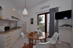 Apartments by the sea Zecevo Rtic, Rogoznica - 22560