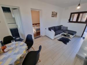 Apartments with parking space Crikvenica - 22581