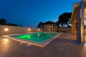 Family friendly house with a swimming pool Kastel Stafilic, Kastela - 22644 