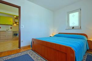 Apartments with parking space Umag - 22649