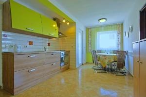 Apartments with parking space Umag - 22649