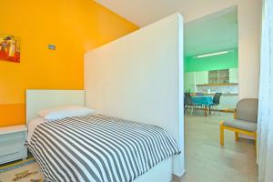 Apartments with parking space Umag - 22649