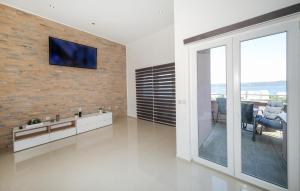 Gorgeous Apartment In Dobropoljana