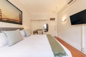 Gaslight Inn - Adults Only