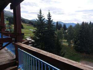 Résidence Belles Challes - Studio 4 personnes à Arc 1800 skis aux pieds et proche des commerces dans le village du Charvet MAE-2128