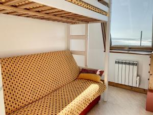 Appartements Appartement Duplex en Front de Mer avec Terrasse – Acces Direct Plage – 2 Chambres + Cabine - FR-1-361-456 : photos des chambres