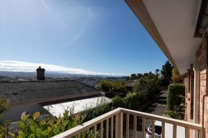 Beautiful Sunny Home: Close to the CBD & Gorge