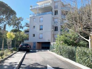 Confort et calme à Cavalaire : T2 climatisé avec Wi-Fi, balcon et double garage, proche centre-ville - FR-1-226B-186