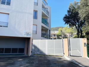 Confort et calme à Cavalaire : T2 climatisé avec Wi-Fi, balcon et double garage, proche centre-ville - FR-1-226B-186