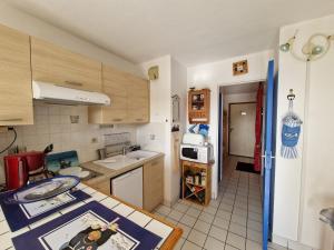 Appartements Appartement Chatelaillon-Plage, 2 pieces, 4 personnes - FR-1-706-23 : photos des chambres