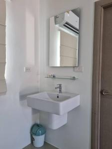 Rest at Thachang Hotel