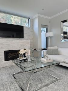 Ultra Modern Villa Walk to the Beach