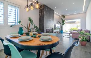 Gorgeous Home In Chiclana De La Fronter