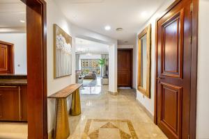 Fairmont North 2BR Balcony Sea View