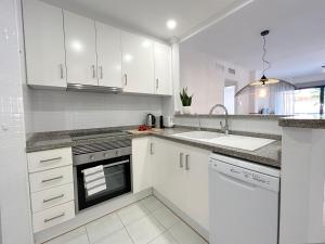 Punta Glea - Bajo con jardin y vista al mar.