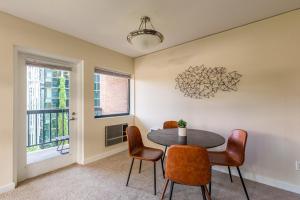 Blueground Old Town gym lounge nr park PDX-18