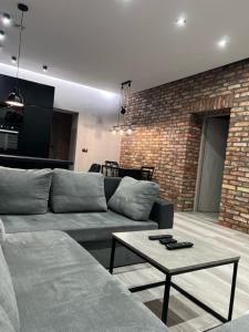 Raciborska Royal Apartment - miejsce parkingowe na parkingu strzeżonym - 3hvězdičkové hotely ve městě Hlivice