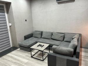 Raciborska Royal Apartment - miejsce parkingowe na parkingu strzeżonym