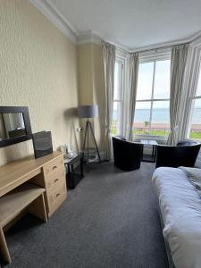 Premier Twin Room with Sea View room in Winchmore Hotel