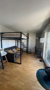 Beau studio spacieux et calme dans résidence de standing