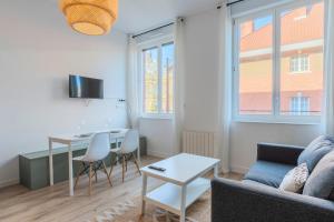 Appartements 1 bedroom apartment in city center with parking : photos des chambres