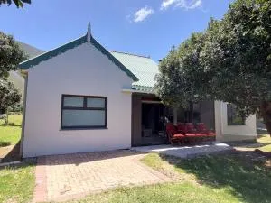 Milkwood Cottage - Malkopvlei