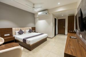 The Living Hub Business Hotel, Kolhapur