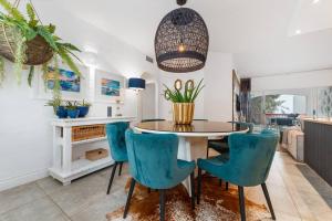 4 Perissa- Luxury beach break