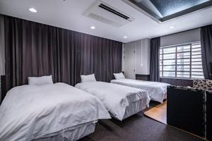 梟の宿 岛之内1号馆 步行300m至道顿堀!徒步5分钟日本桥站! 心斋桥8分钟 黑门市场15分种徒步圈内 !中央区古风民宅220平方5间房可住20人