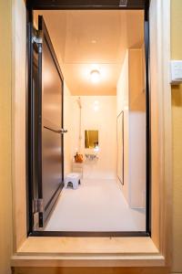 梟の宿 岛之内1号馆 步行300m至道顿堀!徒步5分钟日本桥站! 心斋桥8分钟 黑门市场15分种徒步圈内 !中央区古风民宅220平方5间房可住20人