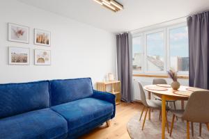 2 rooms apartment with terrace and FREE parking near metro