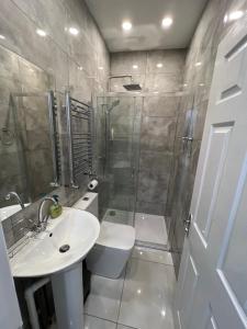 Ilford, Luxury Flat 3 close to station