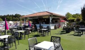 Maisons de vacances Mobil-Home Camping 4* Landes Lac et Ocean 6 a 8 p. : photos des chambres