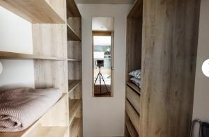 Maisons de vacances Mobil-Home Camping 4* Landes Lac et Ocean 6 a 8 p. : photos des chambres